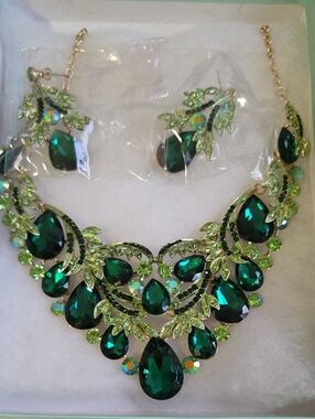 Emerald Green Teardrop Statement Necklace and Earring Set